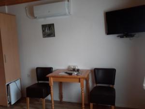 TV a/nebo společenská místnost v ubytování Lake House