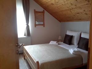 Postel nebo postele na pokoji v ubytování Lake House