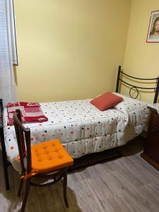 a small bedroom with a bed and a chair at Fontana Di Li Rosi in Campofranco