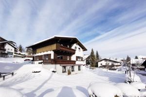 Family Friendly Chalet - Central with Beautiful Mountain Views v zime