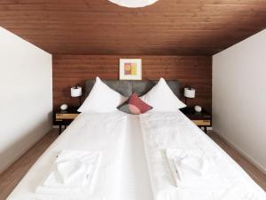Posteľ alebo postele v izbe v ubytovaní Family Friendly Chalet - Central with Beautiful Mountain Views