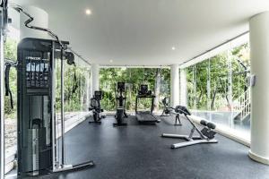 Centrul de fitness și/sau facilități de fitness de la Luxury Condo with Gym & BEACH Club & PGA golf