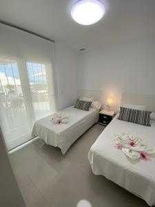 Postel nebo postele na pokoji v ubytování Ocean View Apartment + 37 fotografií