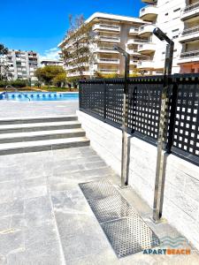 Bazén v ubytování APARTBEACH ADRIATICO 518 VISTAS PLAYA y CLIMATIZADO nebo v jeho okolí