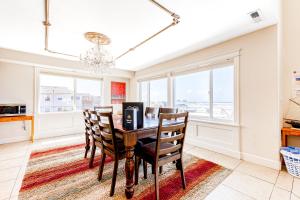 Gallery image of Beach Villa - Four Bedroom in Rockaway Beach