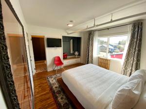 Postel nebo postele na pokoji v ubytování The Maq Hotel