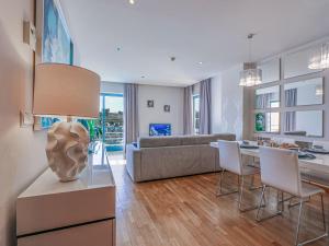 Μια τηλεόραση ή/και κέντρο ψυχαγωγίας στο Luxury 1 Bedroom Apartment, Marina de Albufeira