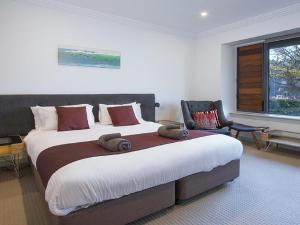 A bed or beds in a room at Shoreline 501 at Sebel Kiama - STAY 3 PAY 2 OR Lazy Sunday late checkout