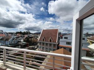 Balkón nebo terasa v ubytování Đông Đức Hostel Đà Lạt