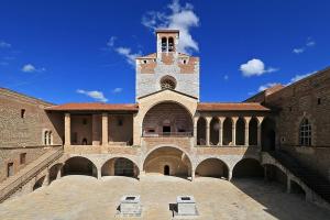 a building with a tower with a clock on it at Cottage La Villa Sant Martí in Perpignan