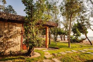 Ein Garten an der Unterkunft Ocean Bay Resort & Spa Phu Quoc