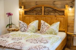 Postel nebo postele na pokoji v ubytování Haus Ditzer - Villa Theresia