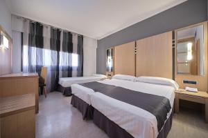 Posteľ alebo postele v izbe v ubytovaní Hotel Faro Salazón + 32 fotografií