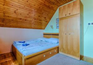 Postel nebo postele na pokoji v ubytování Holiday House Rokytnice