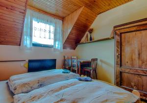 Postel nebo postele na pokoji v ubytování Holiday House Rokytnice