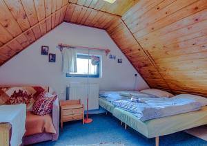 Postel nebo postele na pokoji v ubytování Holiday House Rokytnice