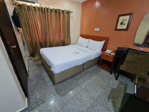 Gallery image of Room in Lodge - Choice Suites 111 formerly Crown Cottage Hotel Ikeja in Ikeja