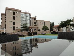 Басейн в или близо до Room in Lodge - Grand Ibro Hotel Abuja