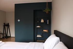 Postel nebo postele na pokoji v ubytování HOLT Hotel