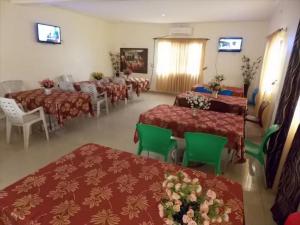 Foto dalla galleria di Room in Lodge - Mikagn Hotels and Suites a Ibadan