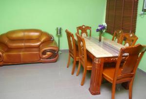 Gallery image of Room in Lodge - Owees Place-okota in Lagos