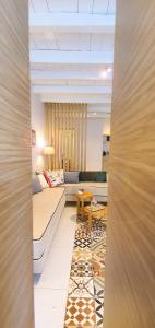 A seating area at Mediterraneo Suite Home