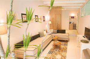 A television and/or entertainment centre at Mediterraneo Suite Home