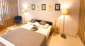 A bed or beds in a room at Mediterraneo Suite Home