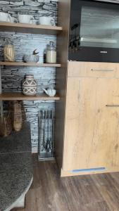 Kuchyň nebo kuchyňský kout v ubytování Ferienwohnung Slavica Dorfstrasse 94 Randa