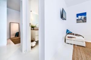 Televízia a/alebo spoločenská miestnosť v ubytovaní Apartamentos Cotillo Surf