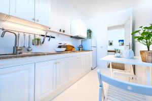 Kuchyňa alebo kuchynka v ubytovaní Apartamentos Cotillo Surf