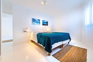 Posteľ alebo postele v izbe v ubytovaní Apartamentos Cotillo Surf