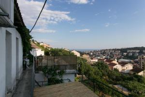 - Balcón de casa con vistas a la ciudad en Guest House Barbara, en Dubrovnik