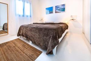 Posteľ alebo postele v izbe v ubytovaní Apartamentos Cotillo Surf