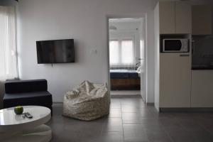 a living room with a couch and a tv on the wall at Apartman WALKOW in Vukovar