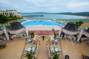 Bazén v ubytování Duni Marina Beach Hotel - All Inclusive nebo v jeho okolí