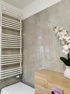 Zdjęcie z galerii obiektu LUXURY APARTMENT w Warszawie