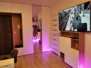 Zdjęcie z galerii obiektu LUXURY APARTMENT w Warszawie