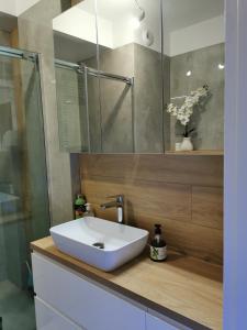 Zdjęcie z galerii obiektu LUXURY APARTMENT w Warszawie