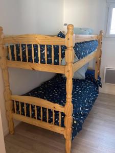 a couple of bunk beds in a room at L'Aéroplage, Appartement Standing Rénové Vacances 40mètres plage in Berck-sur-Mer