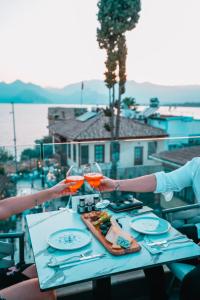 Mono Hotel italokat is kínál Még 37 kép