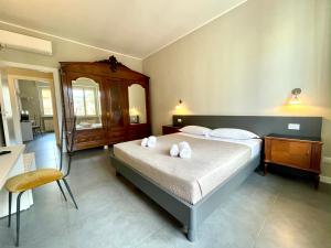 a bedroom with a bed with two towels on it at Maison A in La Spezia