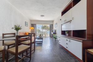 Kuchyň nebo kuchyňský kout v ubytování DMS 5 VISTA LATERAL MAR + 7 fotografií