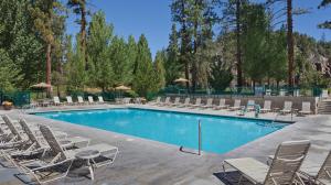 a pool with chaise lounge chairs and a bunch ofitures at WorldMark Big Bear Lake in Big Bear Lake