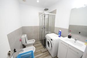 Ein Badezimmer in der Unterkunft flower apartment