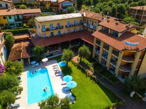 The swimming pool at or close to Hotel Villa Isabella