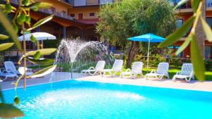 The swimming pool at or close to Hotel Villa Isabella