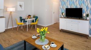 Televízia a/alebo spoločenská miestnosť v ubytovaní Finale Apartments