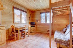 Μια τηλεόραση ή/και κέντρο ψυχαγωγίας στο LES SERMES M115