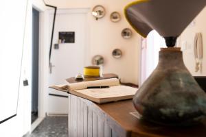 A kitchen or kitchenette at Kalamata Art Rooms